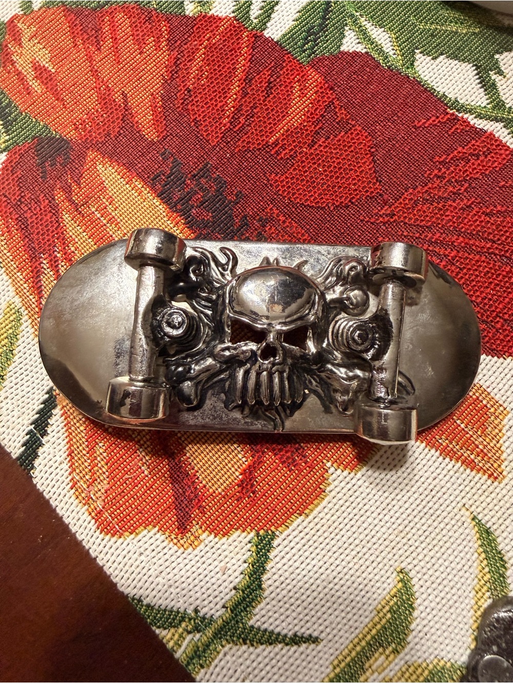 Skull Skateboard Belt Buckle - Silver Tone